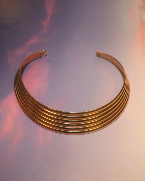 Collier rigide or à louer