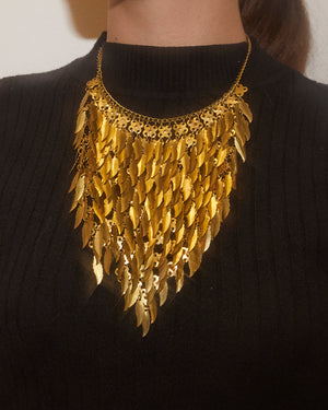 Collier multi plumes à louer