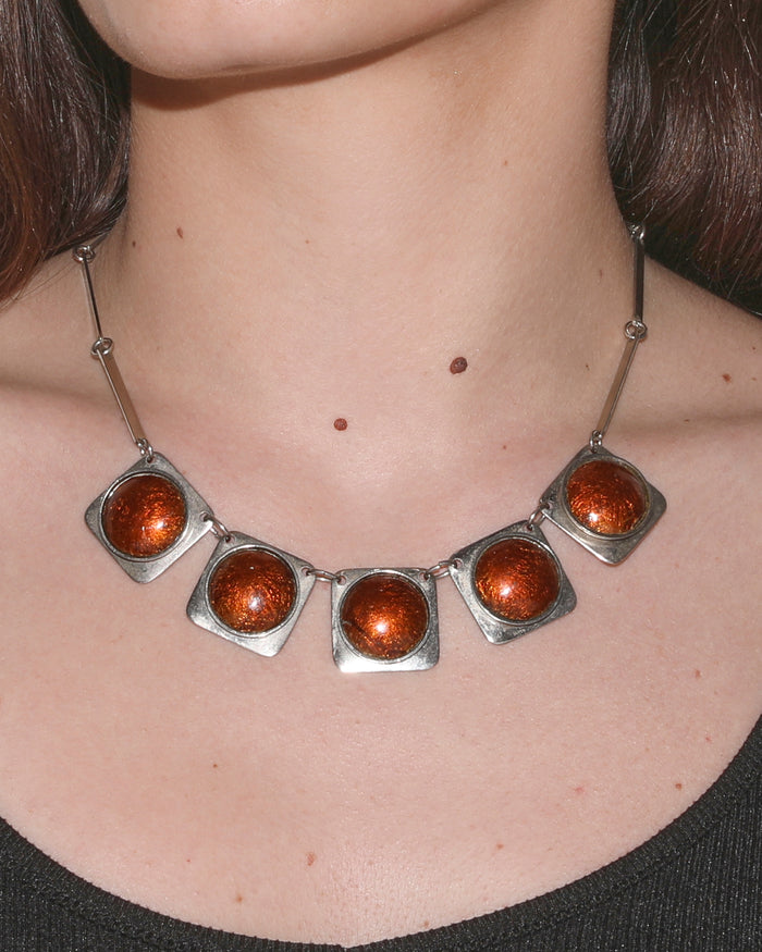 Collier graphique marron