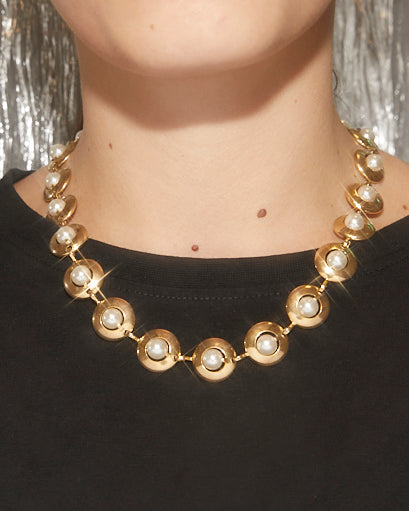 Collier doré et perles