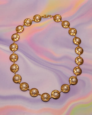 Collier doré et perles