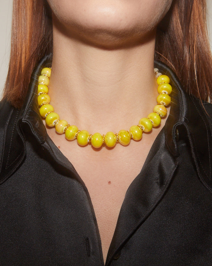 Collier perles jaunes